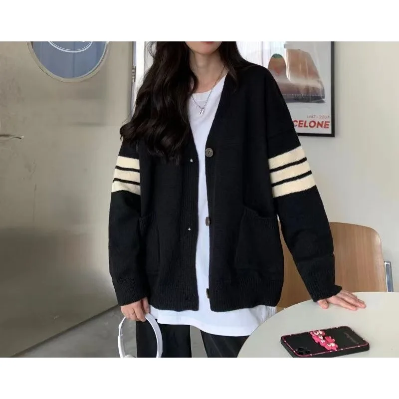 

New Fashion Academic Style Loose V Neck Button-up Knitted Cardigan Female Outerwear Chic Tops Women Autumn Long Sleeve Pockets