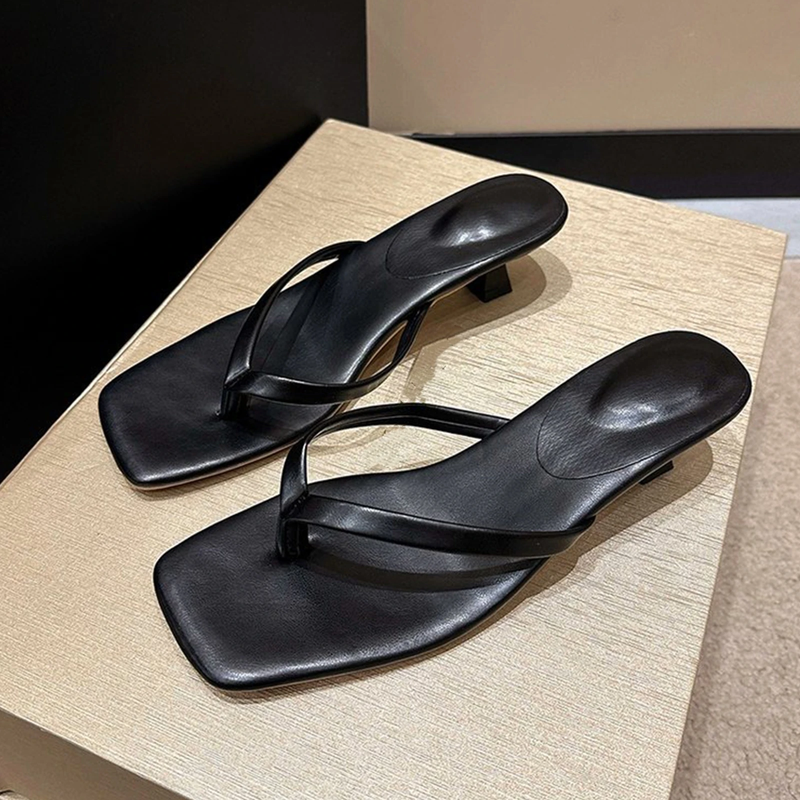 Women's Square-toe Low-heeled Sandals Summer Casual Flip-flops Sandals Comfortable Soft-soled Slippers Beach Sandals image 3