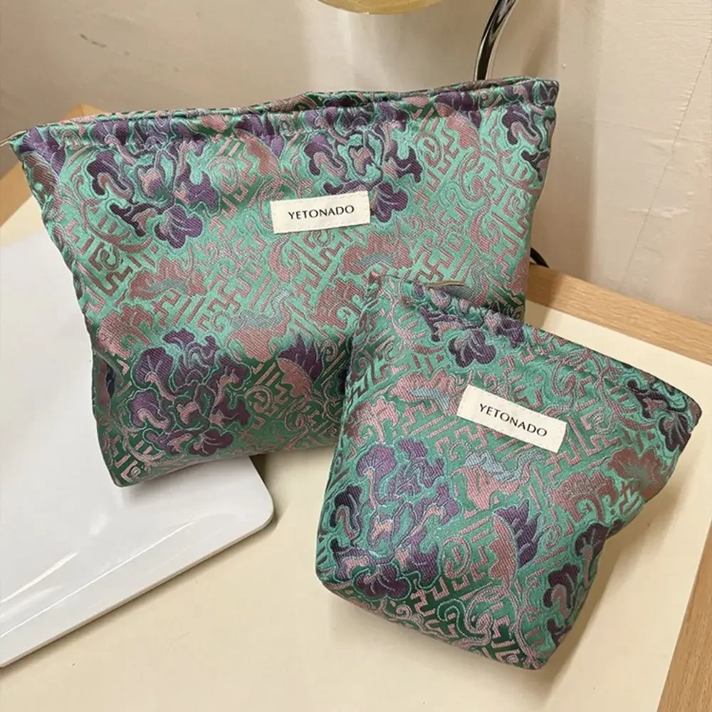 Polyester Canvas Flower Clutch Bag Flower Pattern Large Capacity Makeup Bag Zipper Closure Portable Cosmetic Organizer Daily Use
