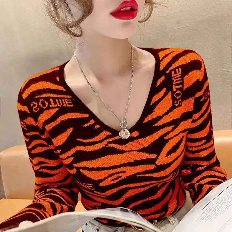 Women\'s Autumn and Winter 2023 New Korean Leopard Fashion Slim Pullover High Neck Striped Long Sleeve Letter Sweater Knit Tops