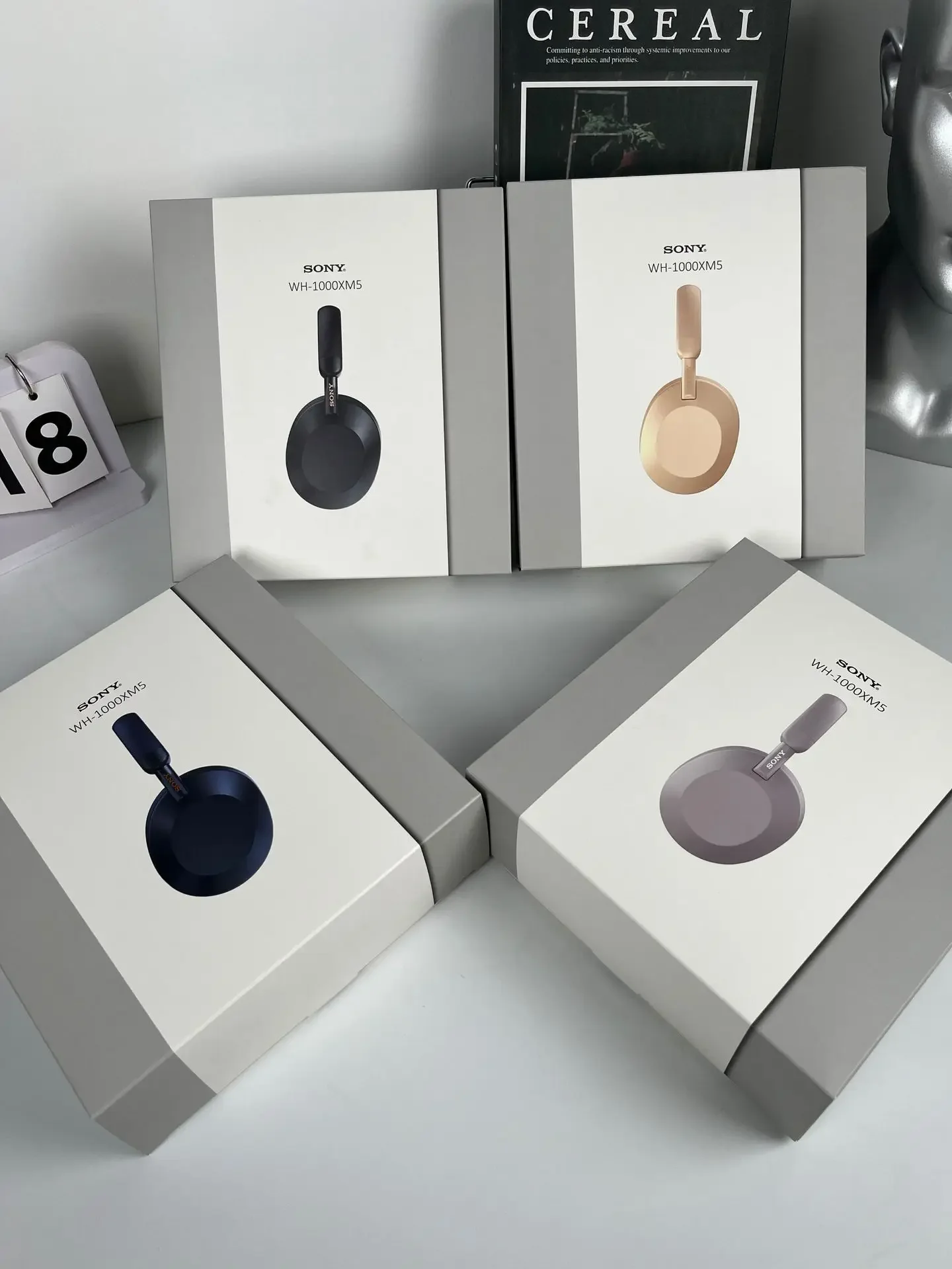 Gli auricolari wireless Bluetooth includono auricolari Bluetooth per comunicazione, sport e giochi