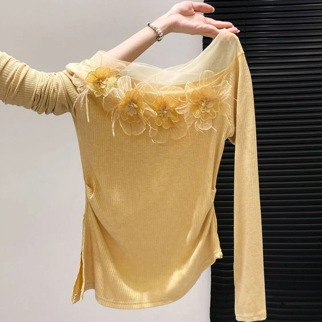 

Gentle Off-the-shoulder Lace Flower Long-sleeved T-shirt Women's Spring New Slim-fitting and Thin Temperament Versatile Top