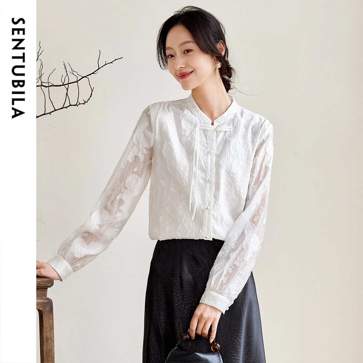 

SENTUBILA Elegant Jacquard Women Shirt 2026 Spring Autumn Chineae Style Stand Neck Chic Pearl Button Long Sleeve Top 153CF3246X