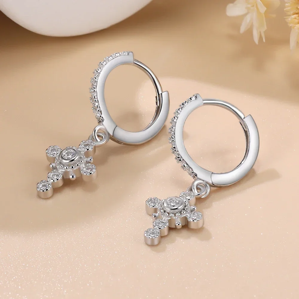 Pendientes de moissanita completos para hombres/mujeres gota cruzada Plata de Ley 925 pendientes de aro chapados en oro blanco de 18 quilates D VVS1 joyería de pareja