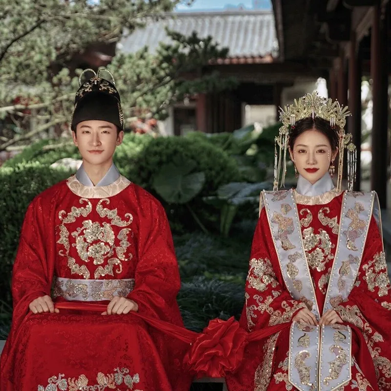 

Chinese-style ancient costume phoenix crown and red wedding dress set couple