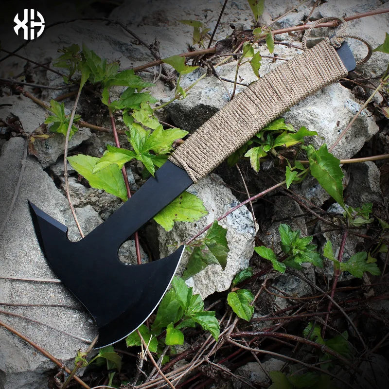 Outdoor multifunctional axe camping tactical axe knife, mountain cutting, wood cutting, fire fighting axe, vehicle camping woodw