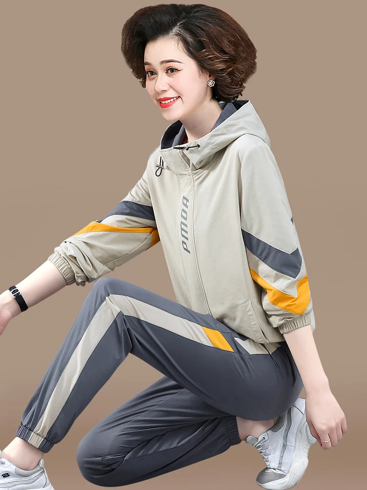 

Faionable Sportswear Set for Middle-Aged Women Autumn Casual Outerwear Zipper Regular Sve Loose Fit Long Pants Polyester...