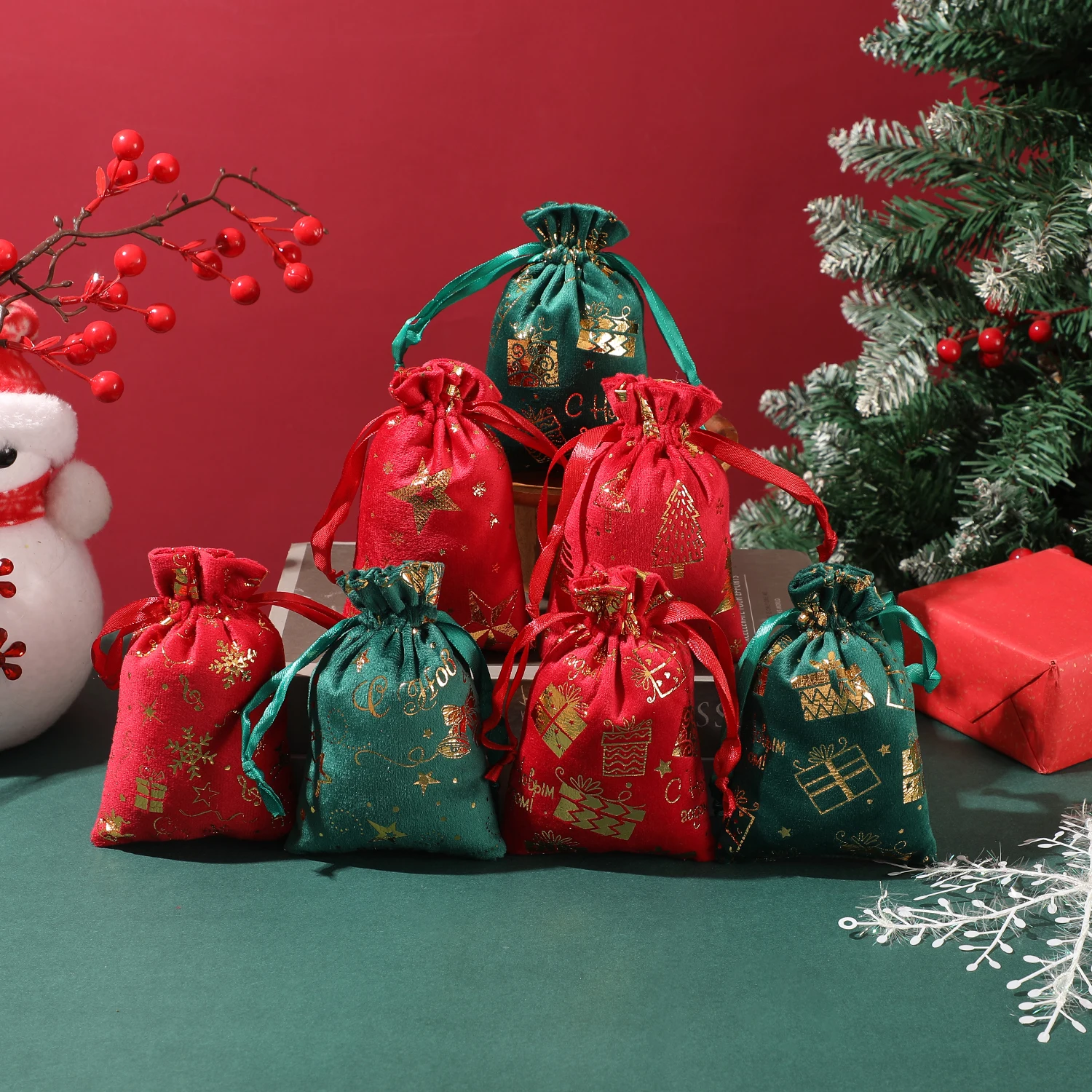 Hot Selling10x15cm Christmas combination set with gilded velvet bags Drawstring Santa Gift Pouches Candy Cookie Packaging Bolsa