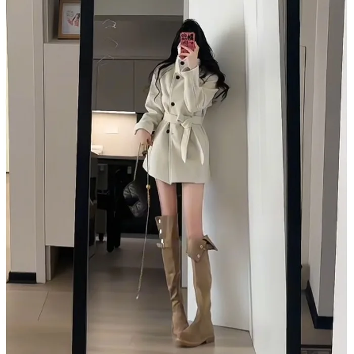 

Elegant Short Woolen Coat Women's Style Autumn 2025 Korean Version Slim Fit Tailored Coat Long Sleeve Polyester Fiber