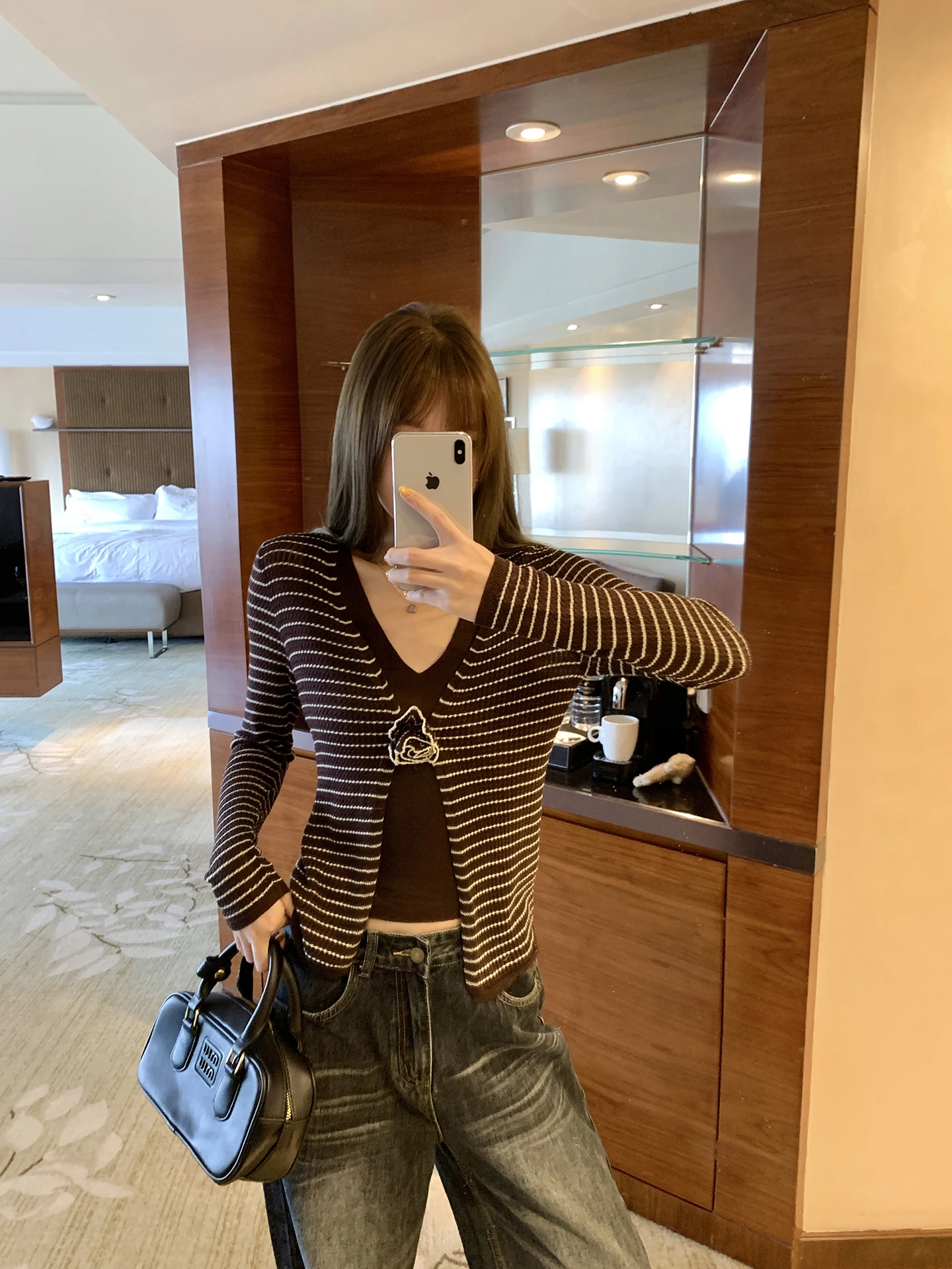 

Anneop Bla Tea Milk Coffee Early Autumn Aosphere Sense Fake Two-Piece Knitted Sweater Women's Korean Design Striped Top