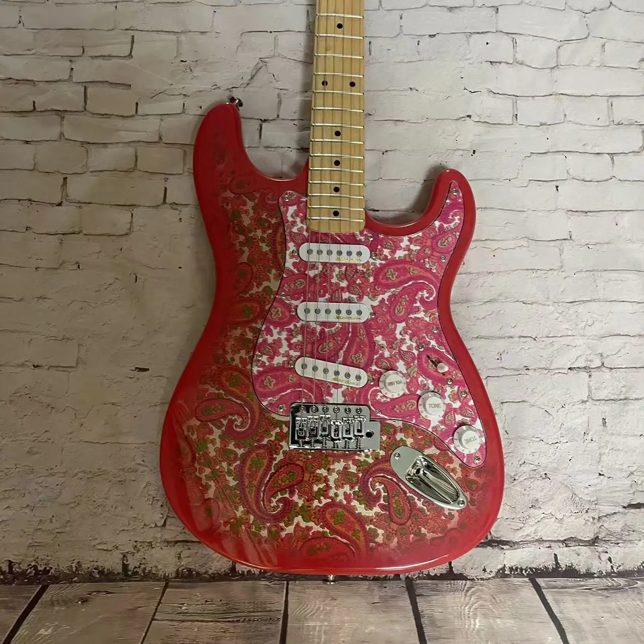 Electric Guitar 6-Chord ST Amoeba Edition Electric Guitar, Hand drawn Red Body, Factory Realistic Photo, Order and Ship Immediat