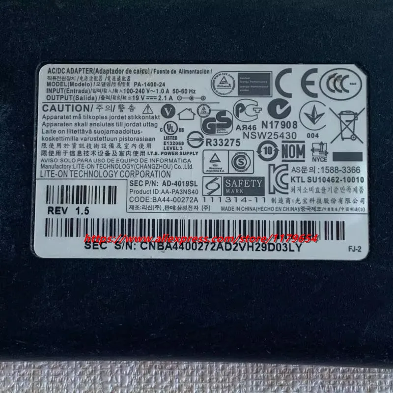 Genuine 19V 2.1A 40W PA-1400-24 AD-4019SL AC Adapter For Samsung NP900X1B NP900X3C NP900X3E NP900X4D AA-PA3NS40 Laptop Charger