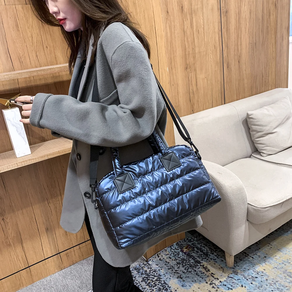 Women Casual Handbag Soft Quilted Lattice Handbag Retro Crossbody Bag with Zipper Winter Puffer Bag Fashion for Daily Office Use