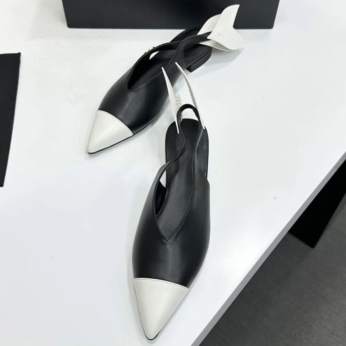 2026 Women's Two-Tone Cap-Toe Wing Back Pointed Toe Slingback Flat Mules, Retro Daily Date Evening Party Shoes YYT26060172 view 6