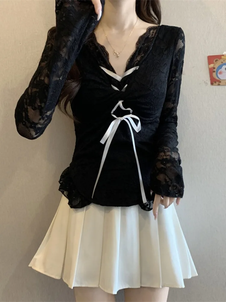 เสื้อท็อปผู้หญิง คอวี แต่งลูกไม้ สไตล์เกาหลี สวยหวานซ่อนเปรี้ยว ทรงเข้ารูป เอวคอด แขนยาว เหมาะกับต้นฤดูใบไม้ผลิ