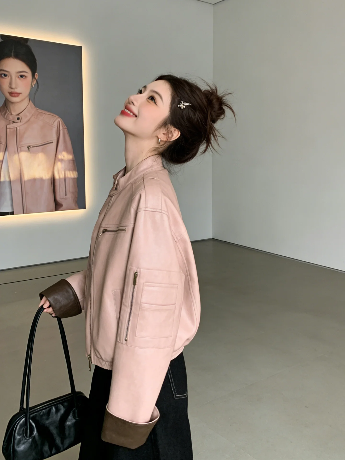 Jaqueta Feminina Retrô Americana Rosa de Couro Estilo Motoqueira, Coleção Primavera 2026, Design Moderno e Elegante, Corte Ajustado, Agasalho de Algodão