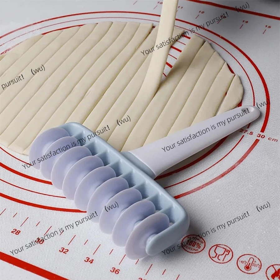 Creative PP Pizza Cutter Scutters Kitchen Multi-functional Sharp Handmade noodle hob non-slip handle Baking tool Accessories