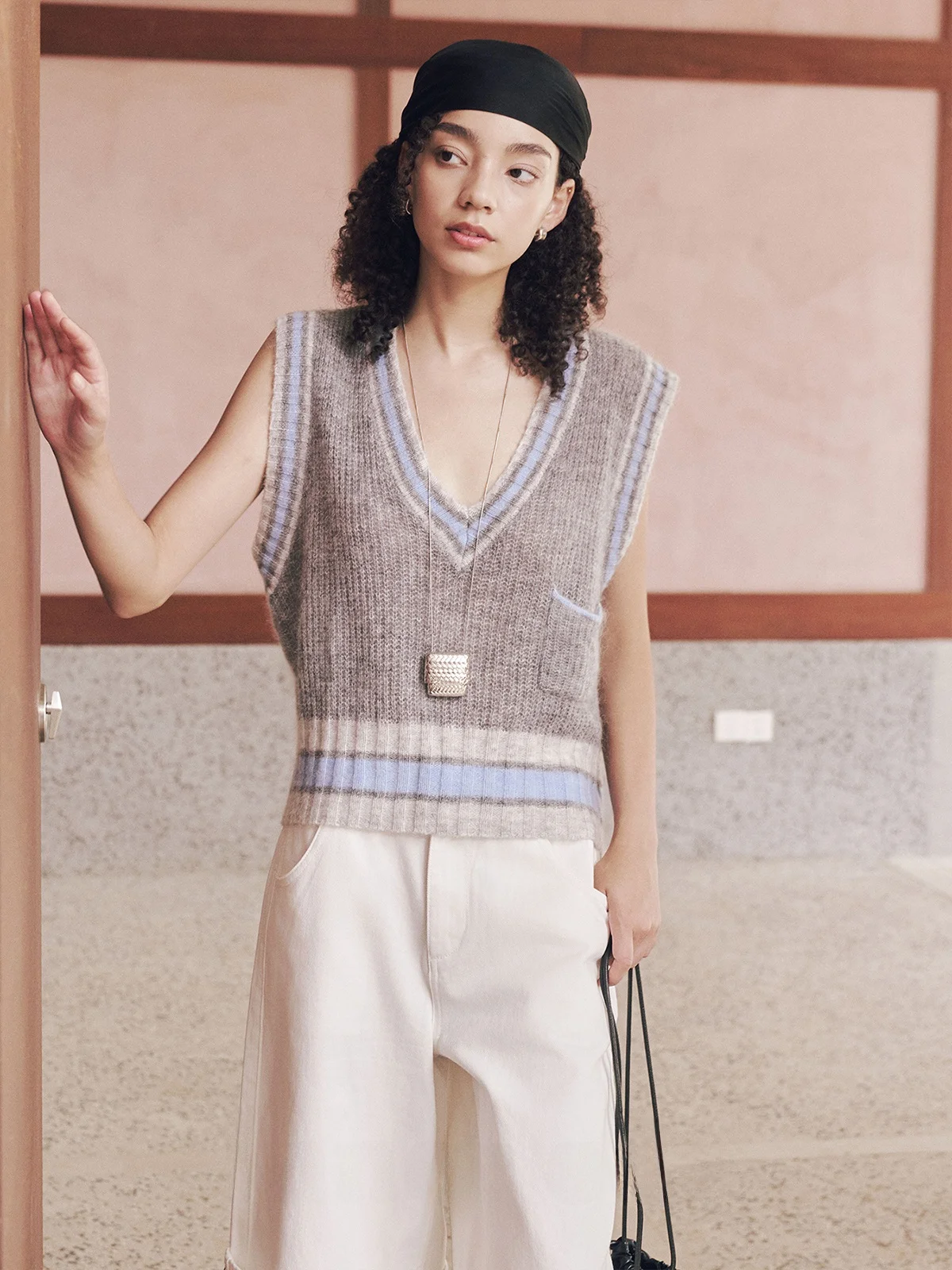 

Briti Retro Knitted Vest Mixed Wool Sea Large V-ne Color Blo Skin-friendly Women's Outerwear Casual Sle