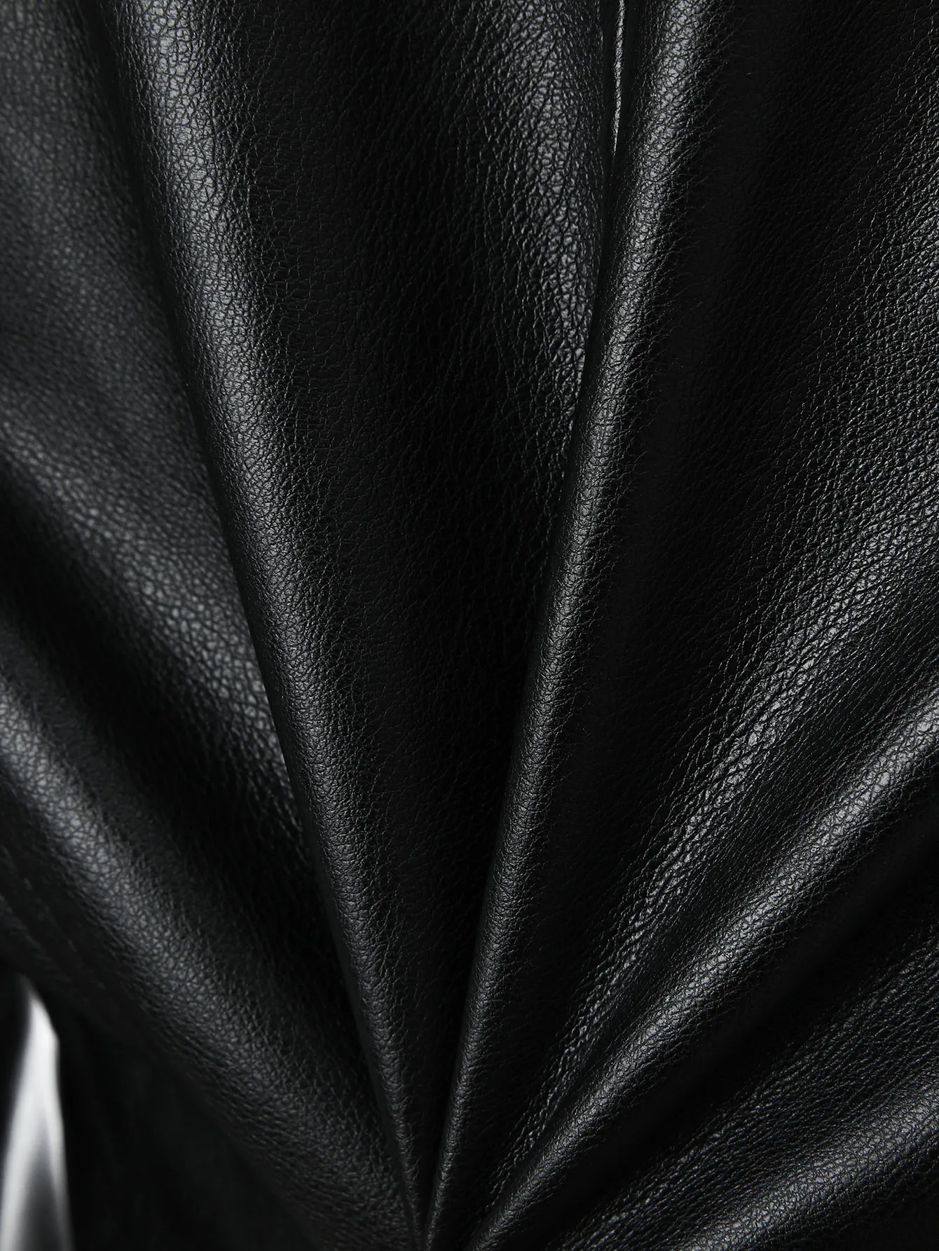 Veste en cuir Pu coupe cintrée pour femme – Col rond, couture arrière à triple bouton, manteau court noir pour le printemps, l'automne et l'hiver