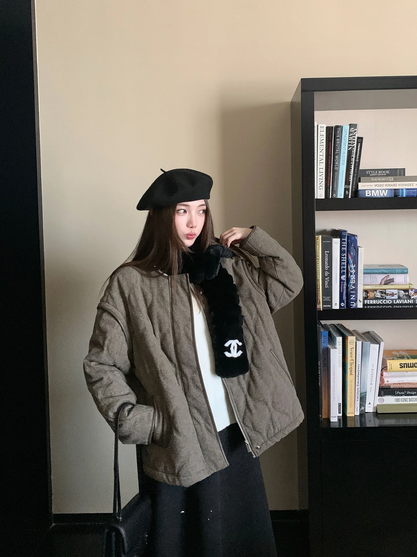 

Женское пальто Bla Bean H Hum Design: свободный крой, хлопок, ретро-пэчворк, кожаные вставки, с эффектом потертости