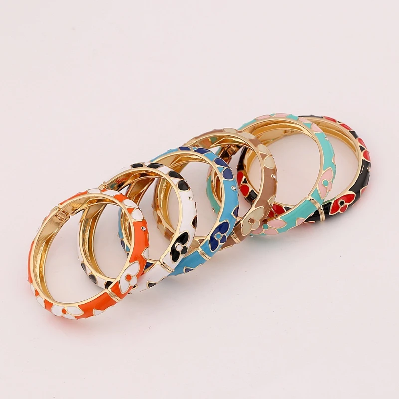 

Luxury Two-Tone Enamel Flower Bracelet for Women Elegant Floral Cuff Bangle Fashion Wedding Party Jewelry Gift for Her
