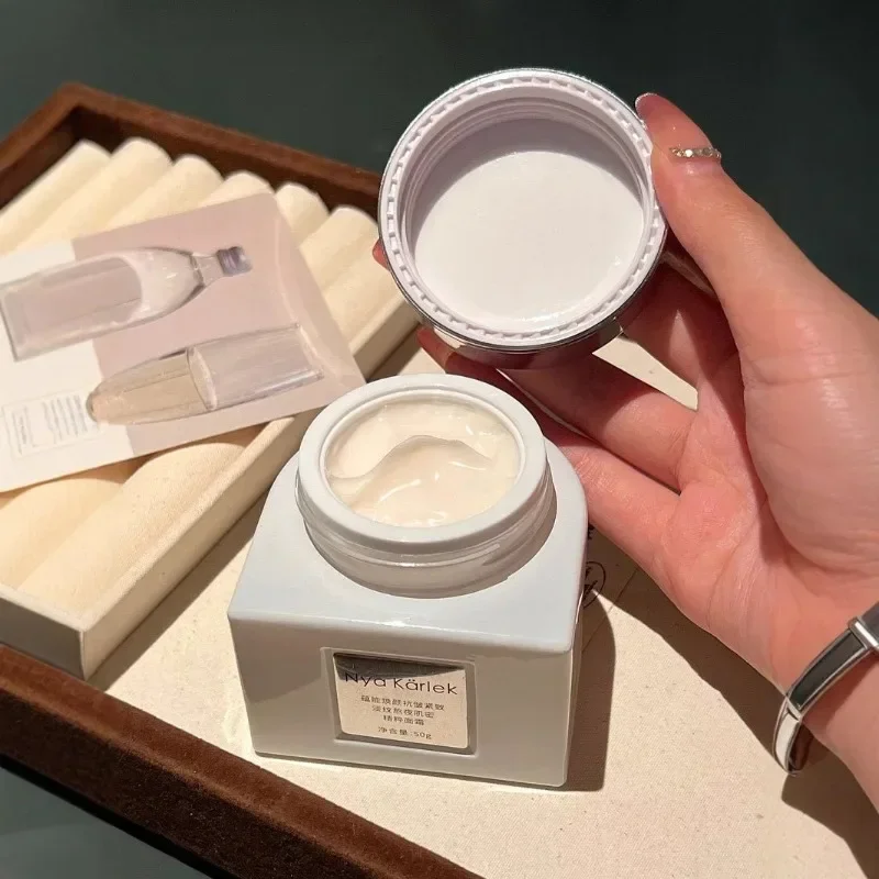 

Spa-Grade Firming Cream Infused with Luxury Rejuvenating Properties for ElasticityBoost and Wrinkle Smoothing Overnight