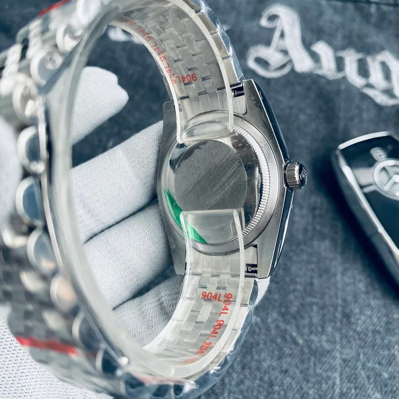 ​ ​ Reloj de buceo de lujo para hombre, movimiento de cuarzo, cristal de zafiro de acero inoxidable, bisel giratorio luminoso resistente al agua hasta 200M, 2025