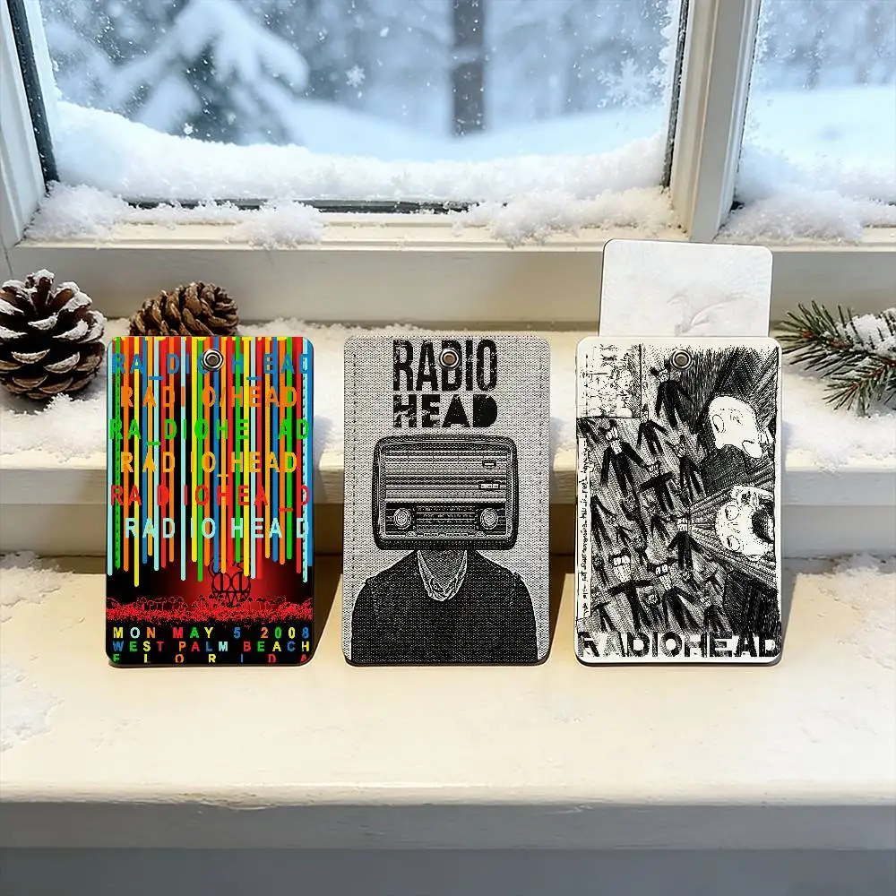 

Держатель карты рок-группы R-радиосистемы для ежедневных путешествий, автобусных карт, защита карт доступа, подходит для ежедневного использования.