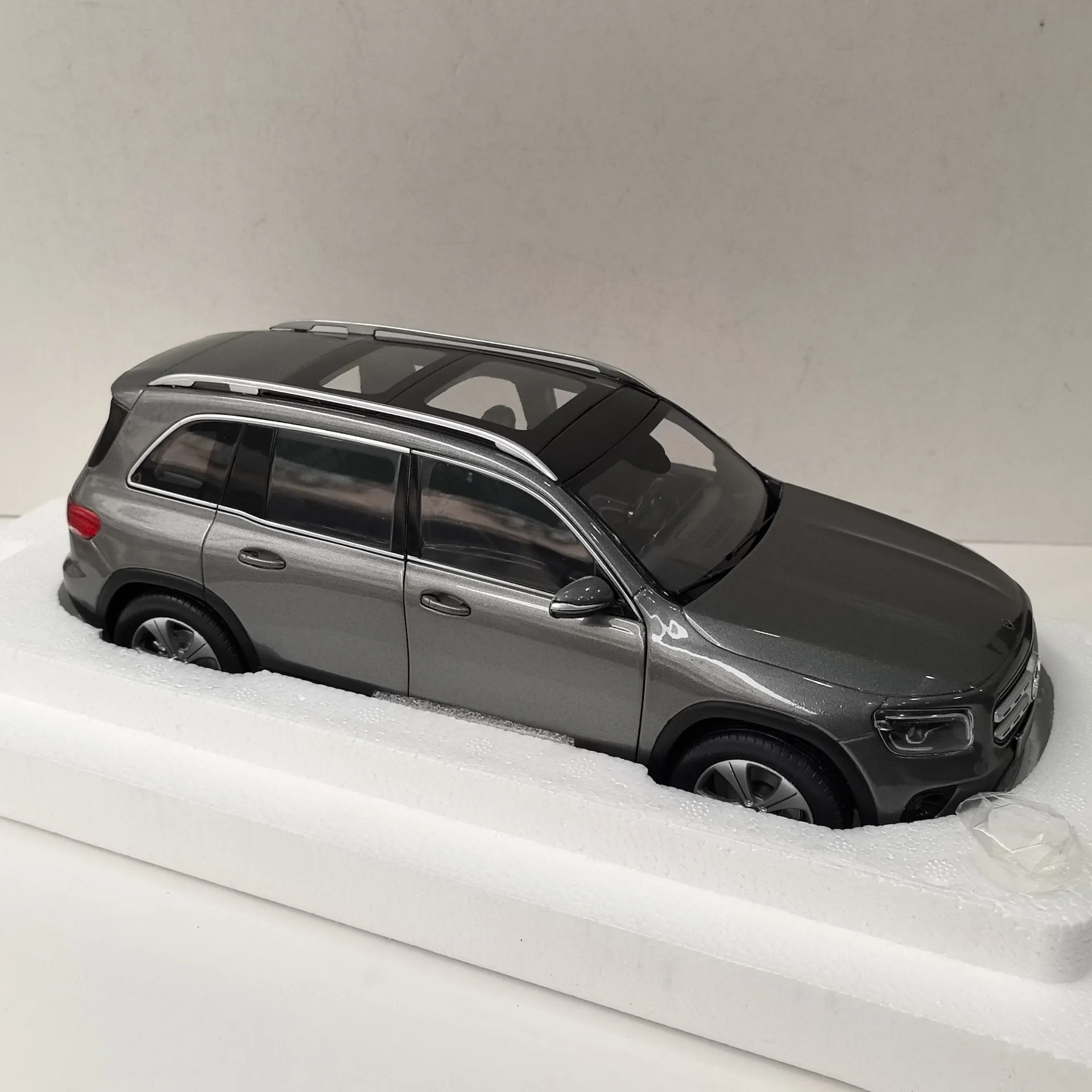 ダイキャストベンツ-ベンツ X247 GLB 2019 1:18 スケールのみ左右前輪ステアリング合金車モデルグッズおもちゃギフト