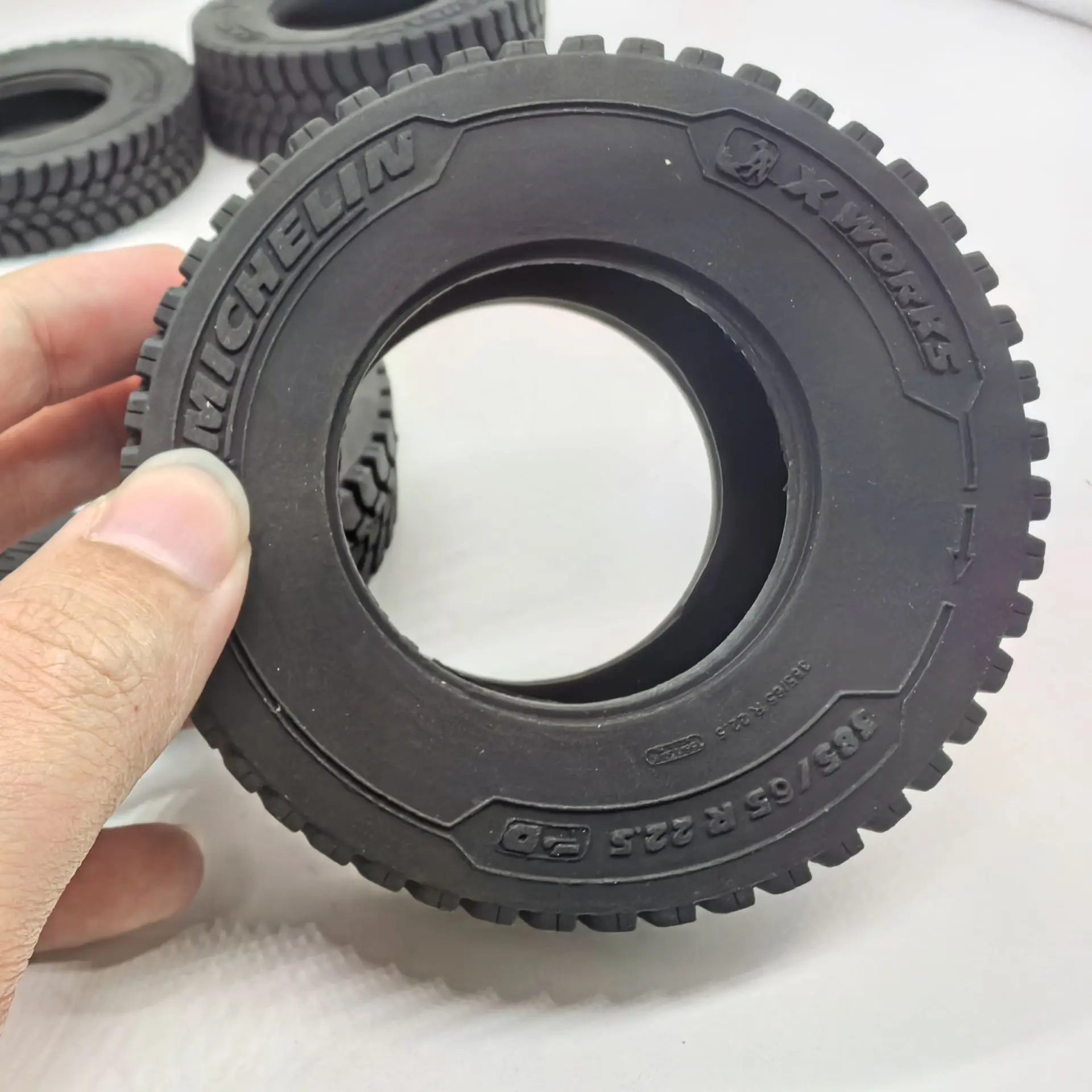 ยางรถบรรทุก 85 มม. 1 คู่ ยางกว้าง ยางแคบ จำลอง 1/14 สำหรับรถบรรทุก Tamiya RC สำหรับรถบรรทุก Iveco ของเล่นบังคับวิทยุ อะไหล่รถดัมพ์