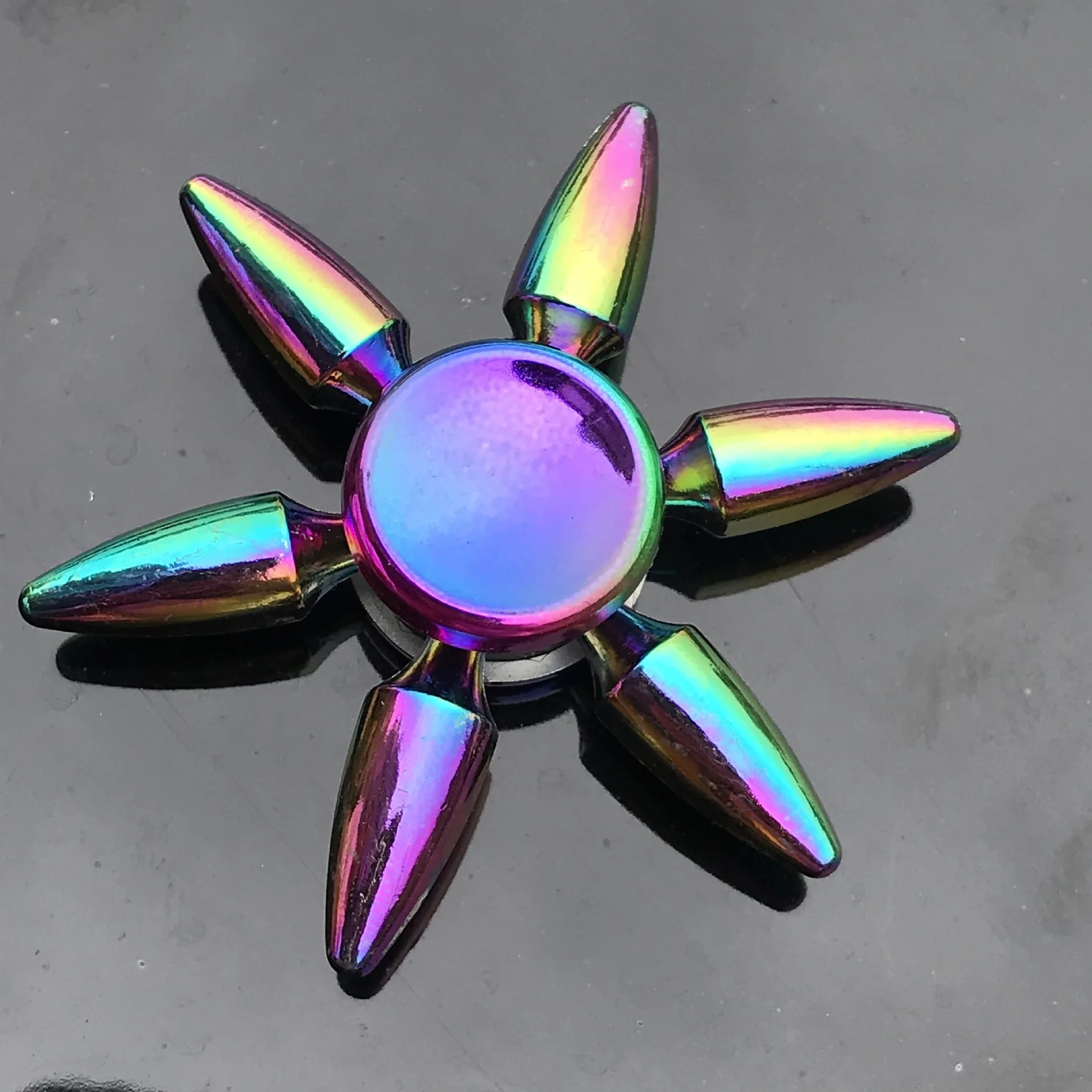 Neuer Metall-Regenbogen-Fidget-Spinner mit Farbverlauf R188 Geräuscharmes Lager EDC Handspinner Fingerspitzen-Gyro Anti-Angst Erwachsenenspielzeug Geschenke