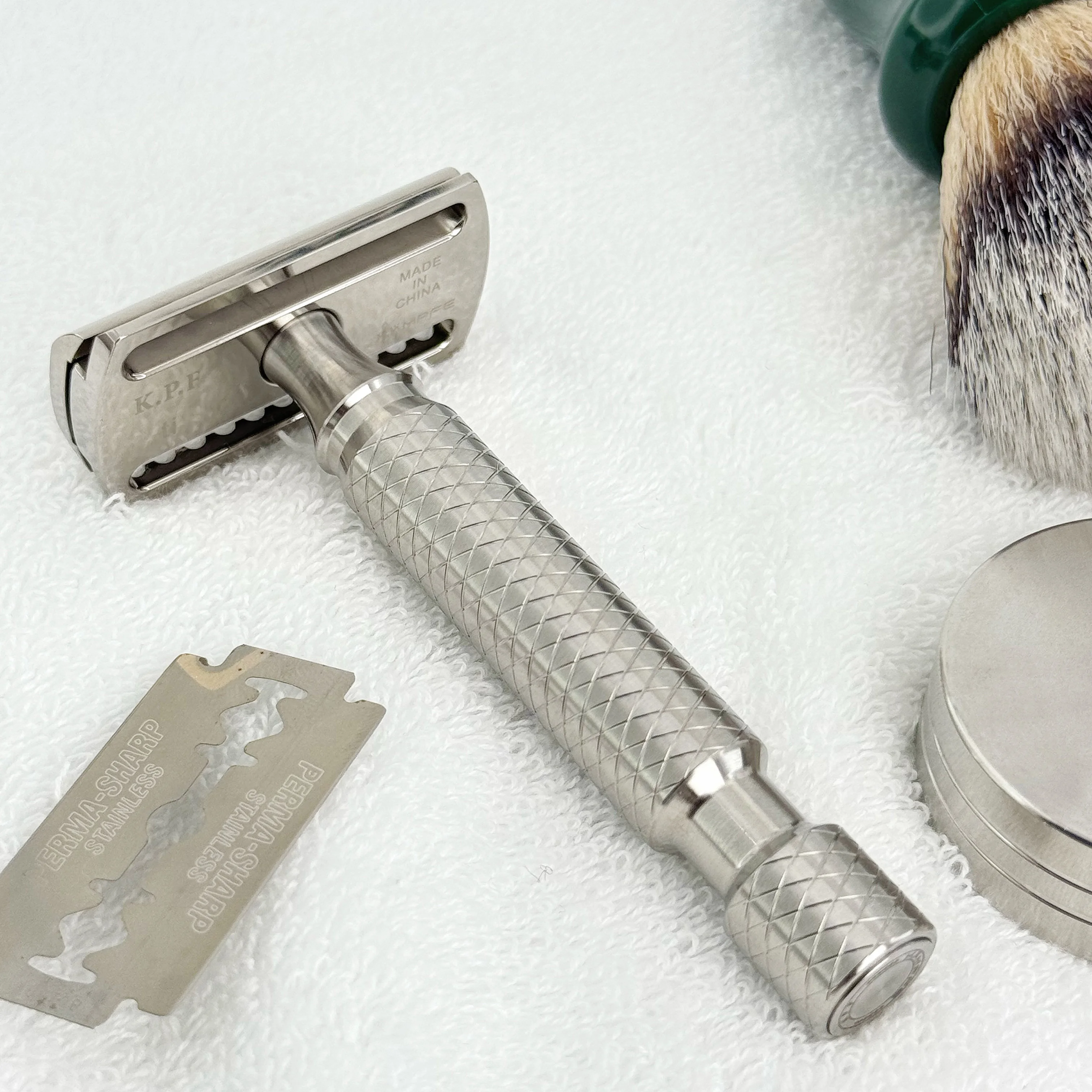 KAMPFE سبائك التيتانيوم مقبض الحلاقة السلامة باستخدام الحاسب الآلي منحوتة ذات الحواف المزدوجة السفر ودية ماكينة حلاقة الوجه الرجال قابلة لإعادة الاستخدام التهيأ طقم هدايا #2