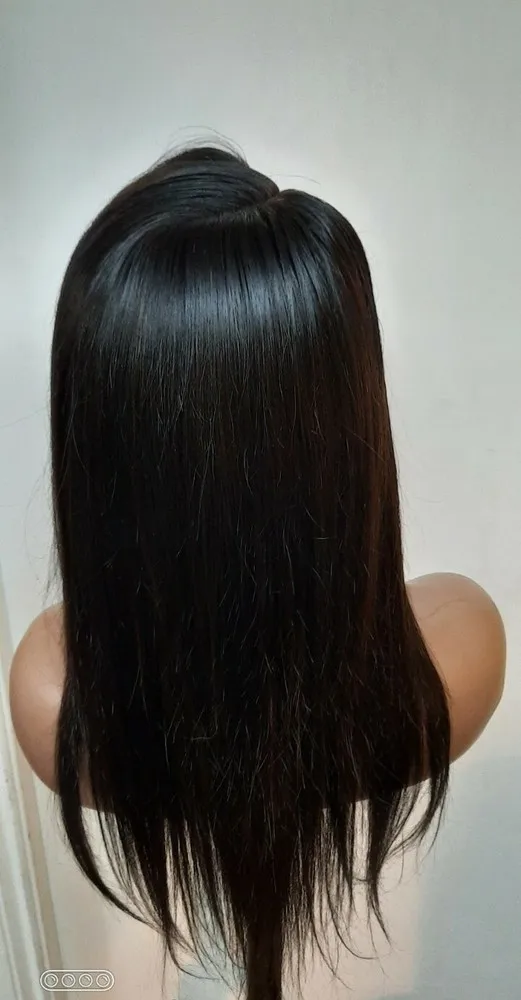 Peruca reta com fechamento peruano pré-arrancado 5x5 em 18 polegadas.