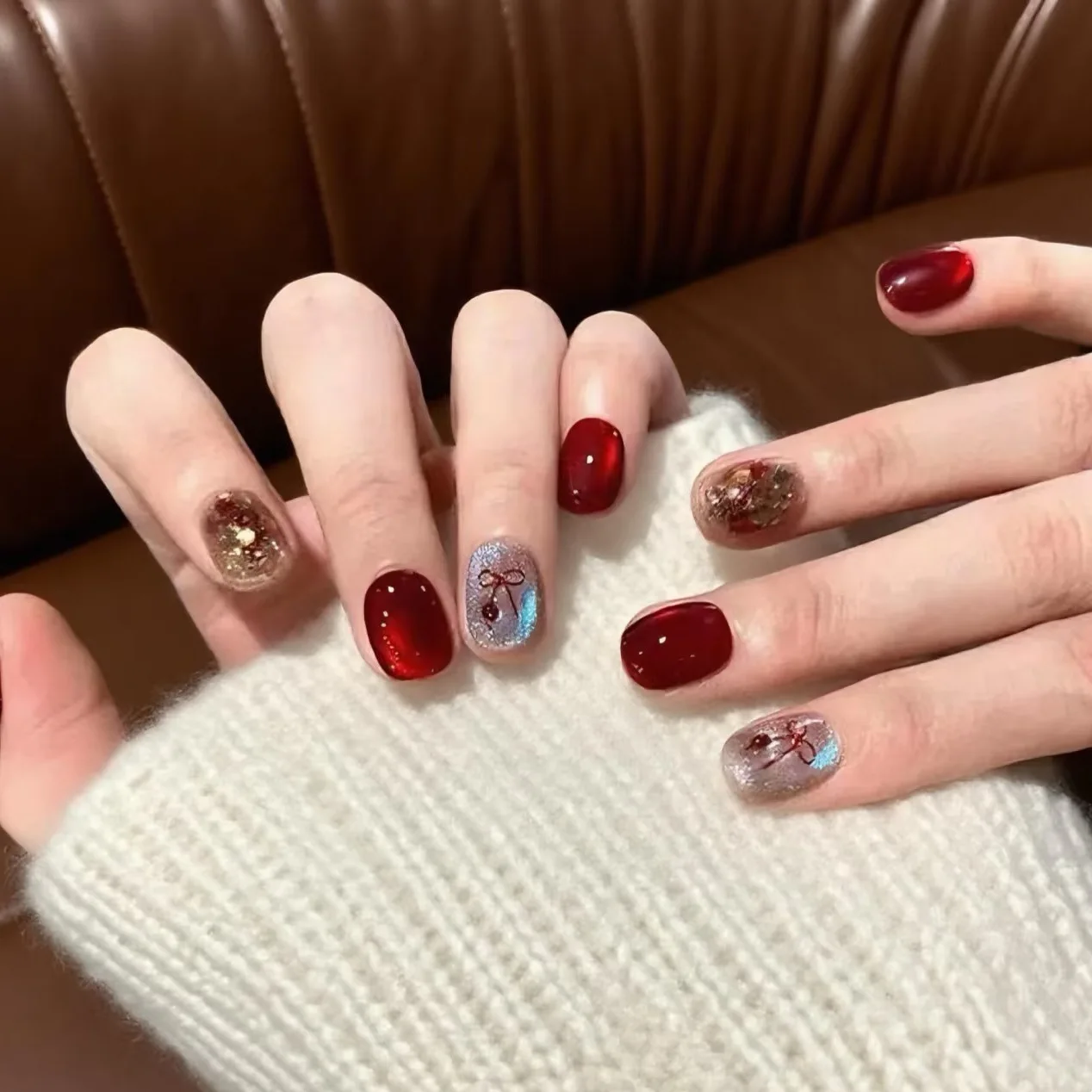 

10pcs Handmade Short Round Press On Nails Shiny Wine Red Cat Eye Sparkling Brown Bow Design Sweet Fake Nails Wearable Nails Art