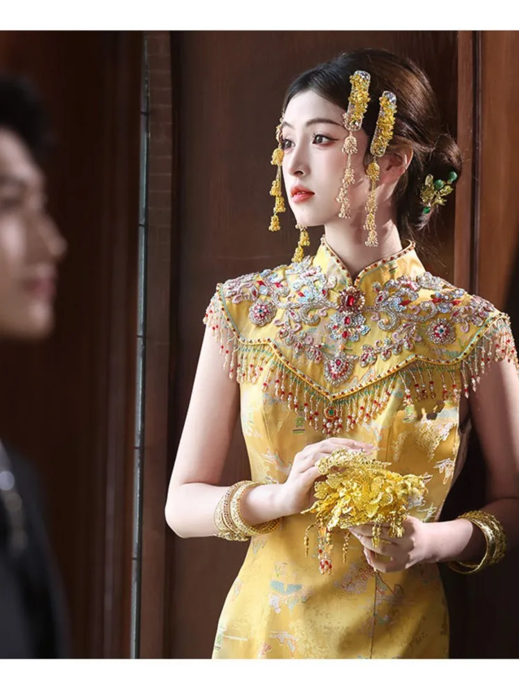New Chinese-style improved cheongsam style bride's golden toasting dress