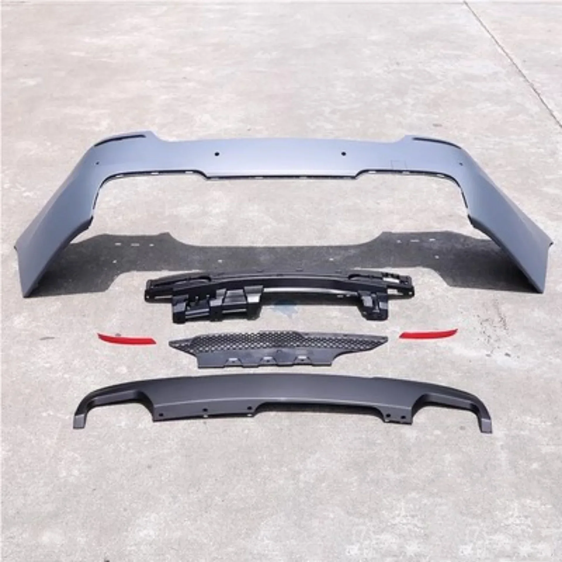 Front Rear Bumper Assembly Grille Side Skirt for BMW 5 Series Travel F11 Convert MT Style Body Kit Car Accessories view 3