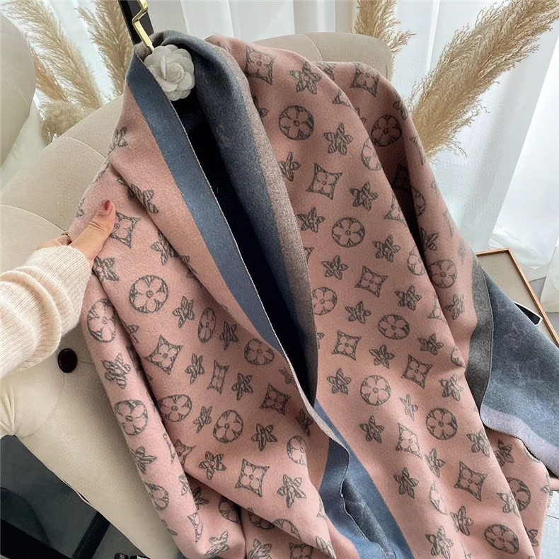 

Winter European and American cashmere scarf, women's autumn and winter hot item, long style for external wear, warm scarf