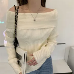 2024 Sexy Base maglione bianco a collo piatto con clavicola femminile maglione con spalle scoperte per dimagrire fuori usura