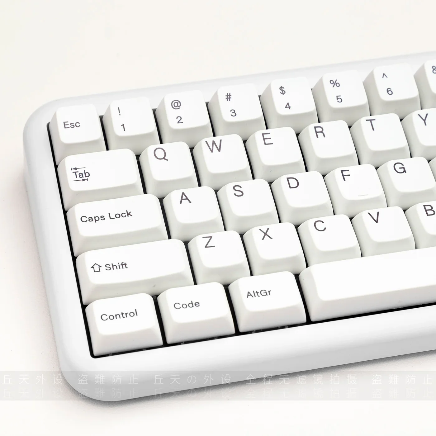 

Minimalist White Keycap MDA Height Japanese PBT Sublimation 61/64/84/87/98/104