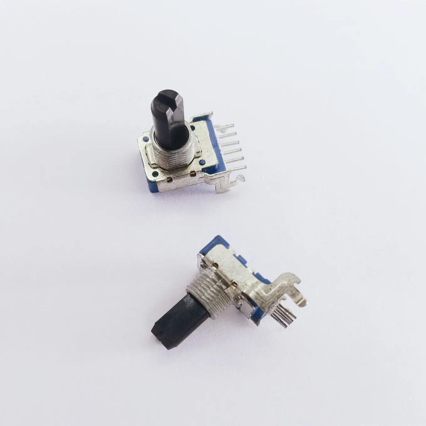Original new 100% RK142 horizontal dual potentiometer C10K A20K B20K midpoint handle with threaded 15MMF 6pin (SWITCH)