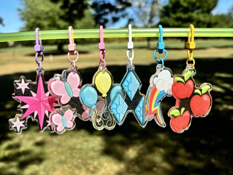 Porte-clés en acrylique avec motif de poney de dessin animé scintillant, étoile colorée, papillon, pomme, pendentif de sac, décoration kawaii, cadeau de collection