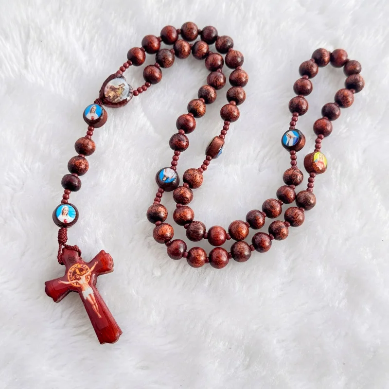 Handgefertigter katholischer Rosenkranz aus Holz mit heiliger Ikone und Kruzifix – christlicher Rosenkranz für die Kirche, religiöses Geschenk für Andacht. – Detail 4