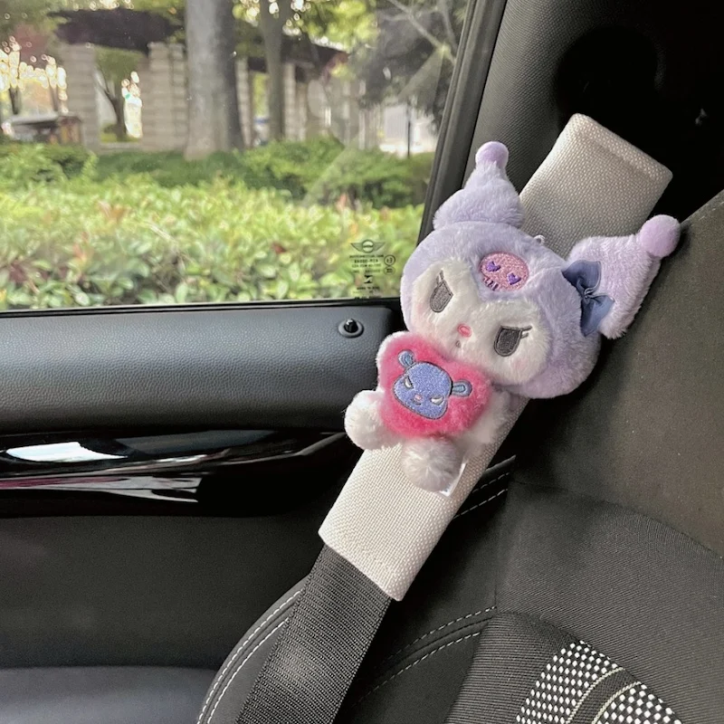 

Фиолетовый автомобильный ремень безопасности Kuromi, наплечный чехол, декомпрессионный комфортный автомобильный аксессуар, защитный чехол для ремня безопасности