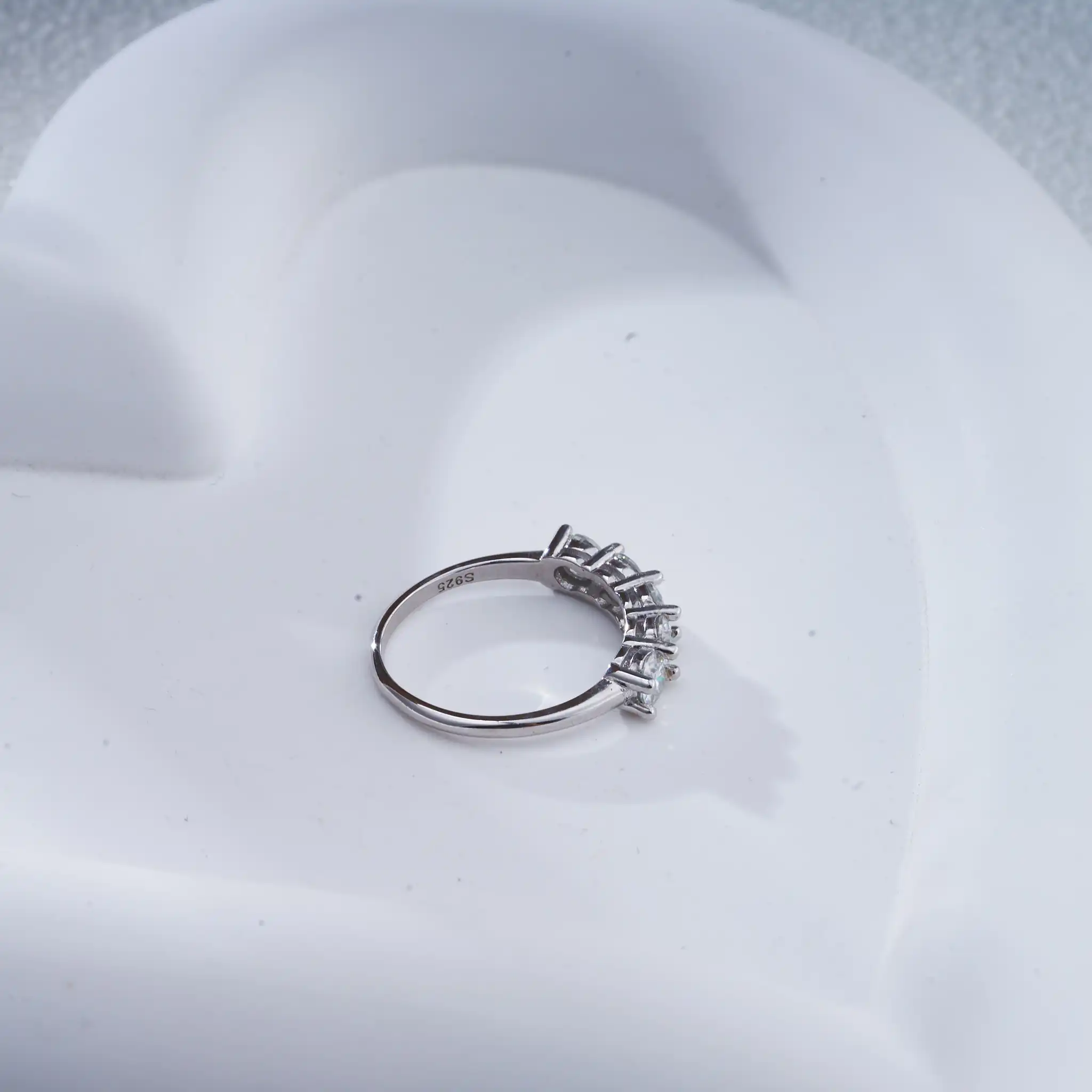 Total 1.5CT Moissanite Ring for Charm Lady 925 Sterling Silver Fine Jewelry Wedding Engagement Rings for Women Man Size 5-9