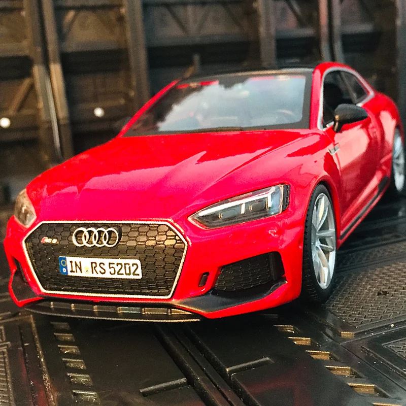 

Модель автомобиля Bburago 1:24 Audi RS5 Coupe, литая, с открывающимися статичными дверями с обеих сторон, богатая детализация