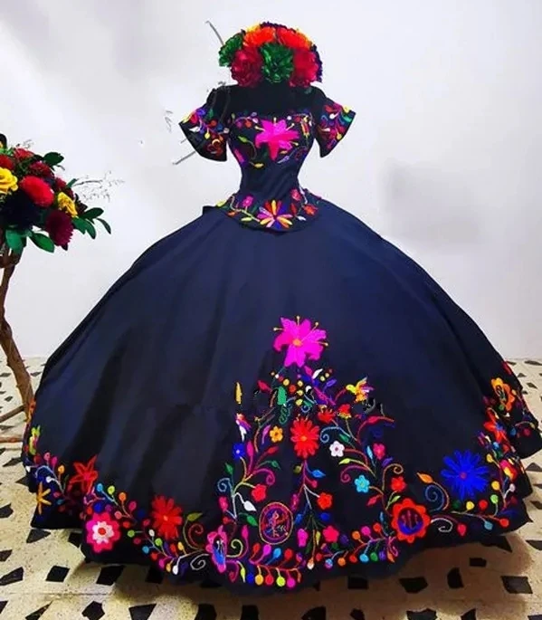 

Black Princess Quinceanera Dresses Ball Gown Short Sleeves Embroidery Sweet 16 Dresses 15 Años Mexican