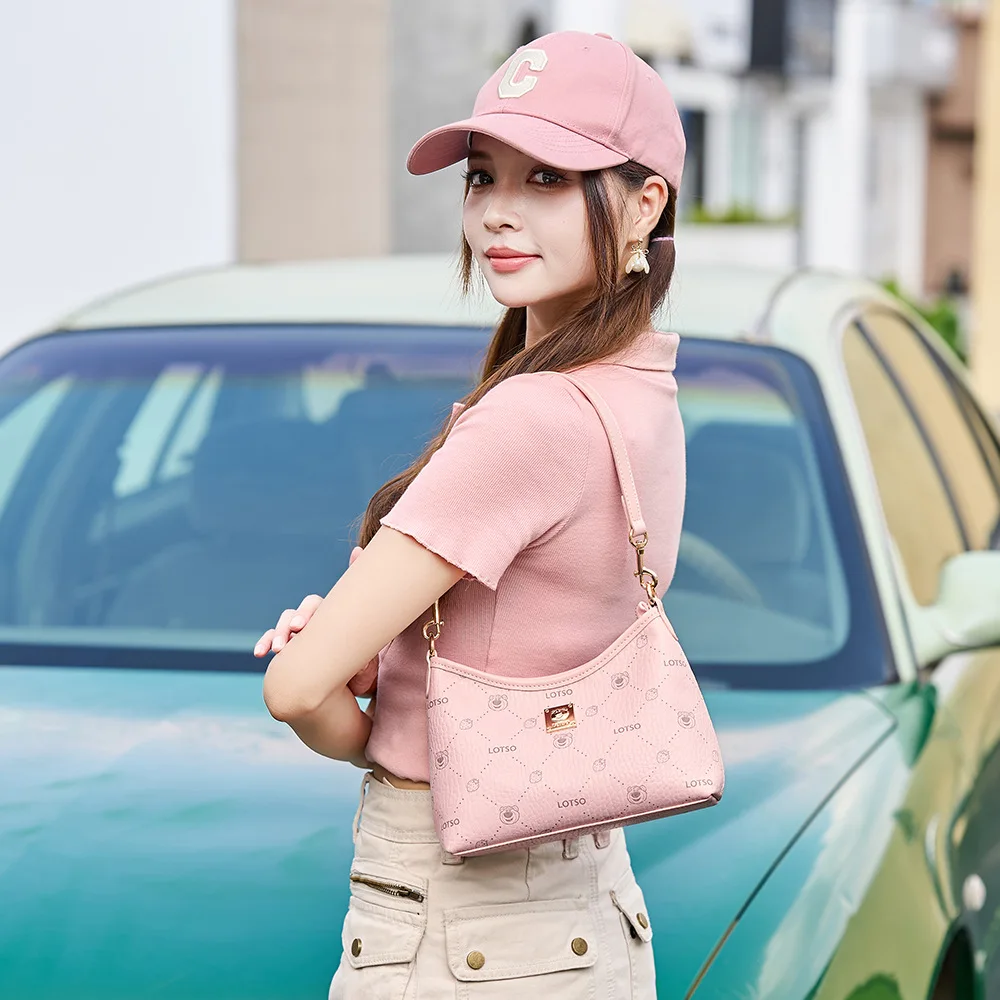 

Оригинальные сумки и клатчи Disney, серия с принтом клубничного медведя, модная сумка через плечо, женская молодежная сумка-мессенджер.