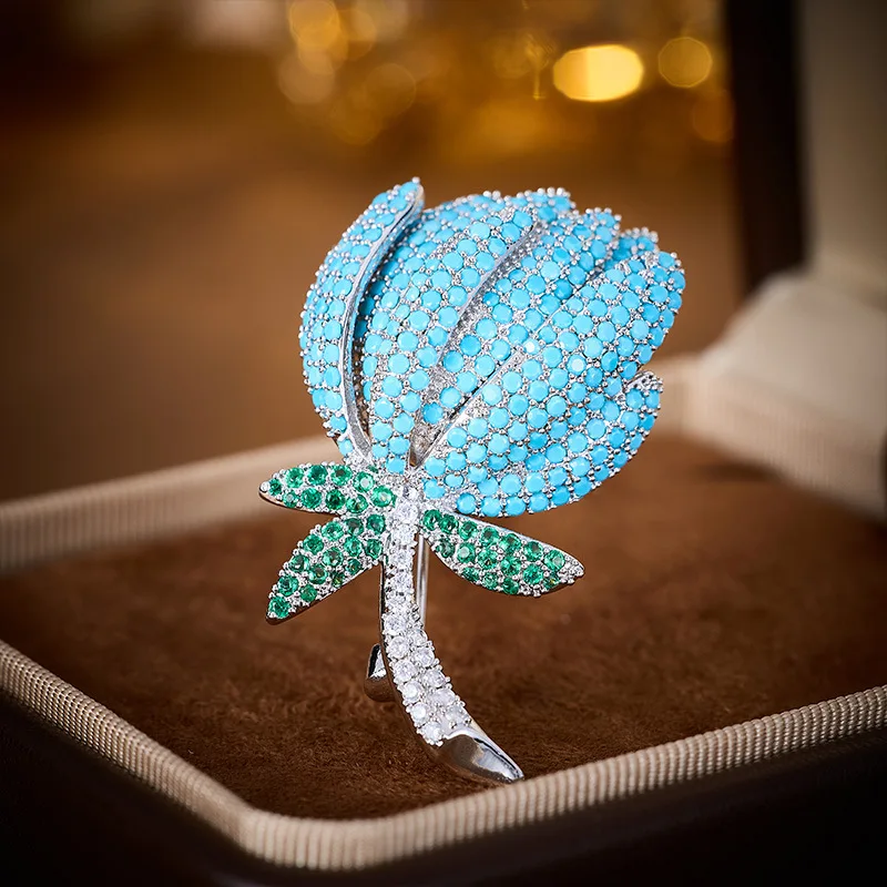 Spilla di fascia alta con tulipano dell'industria pesante alla moda, senso di fascia alta di nicchia ed elegante spilla