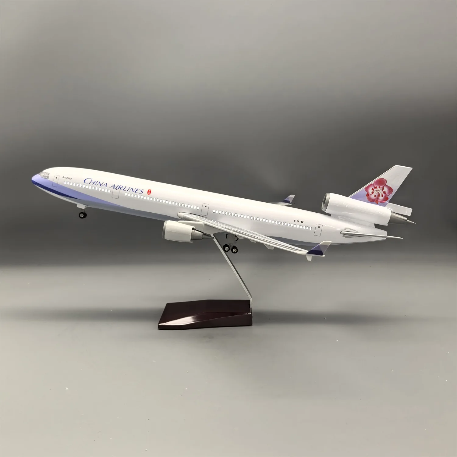 

Md-11 Plane Model 47cm Resin Airplanes Model Kit China Airlines with Led Light & Stand Kids Toys for Boys Collectible Aircraft