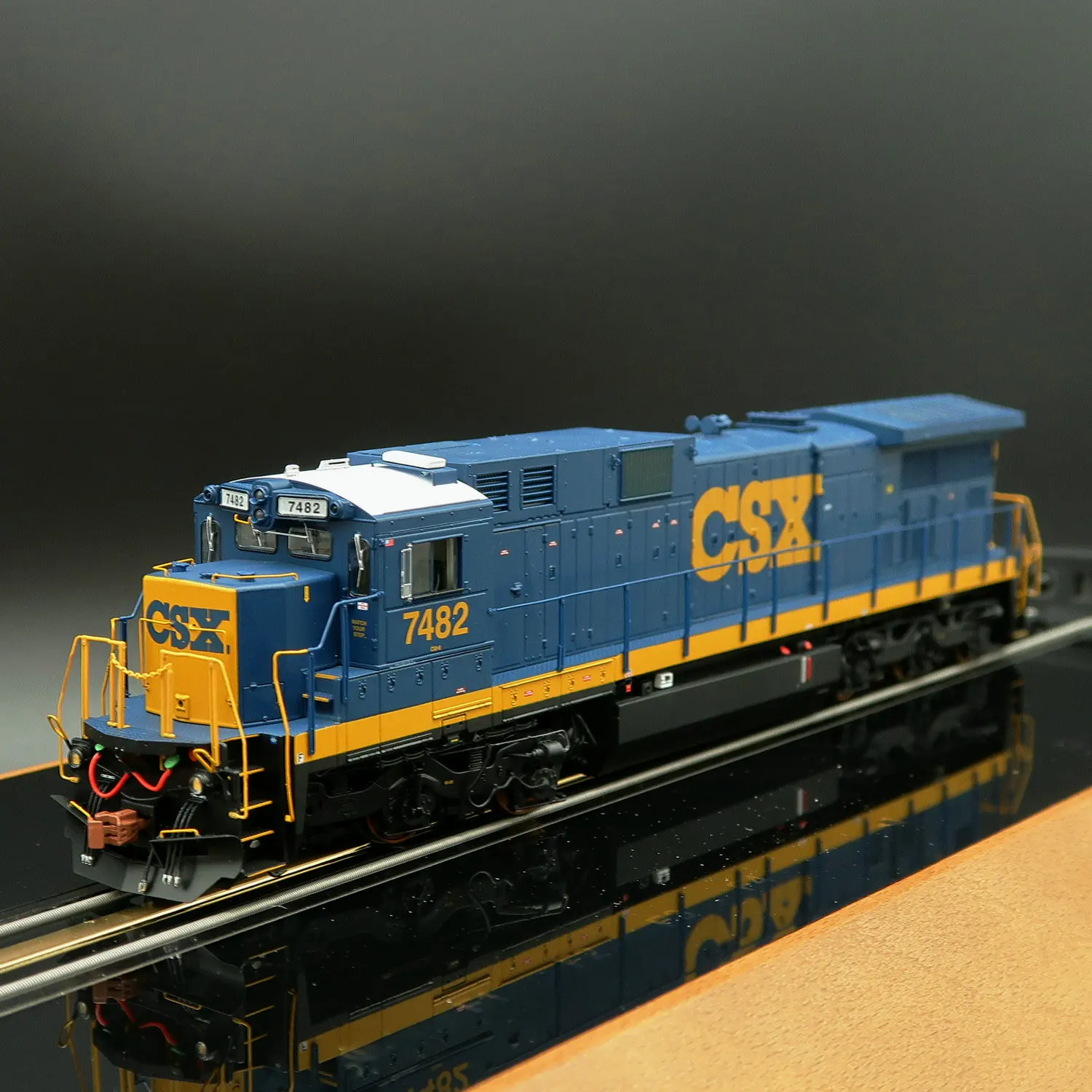 SCALETRAINS Train Model HO Type 1/87 ESU Digital Sound Effect/analog Selection C39-8 Diesel Locomotive CSX 7482 Painting Train